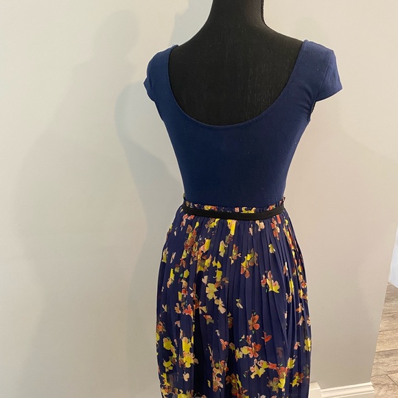 Cute Floral Dress - Picture 5 of 7